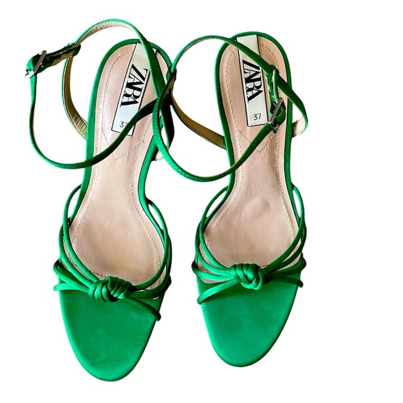 ZARA Green satin open toe heels. - Picture 2 of 6